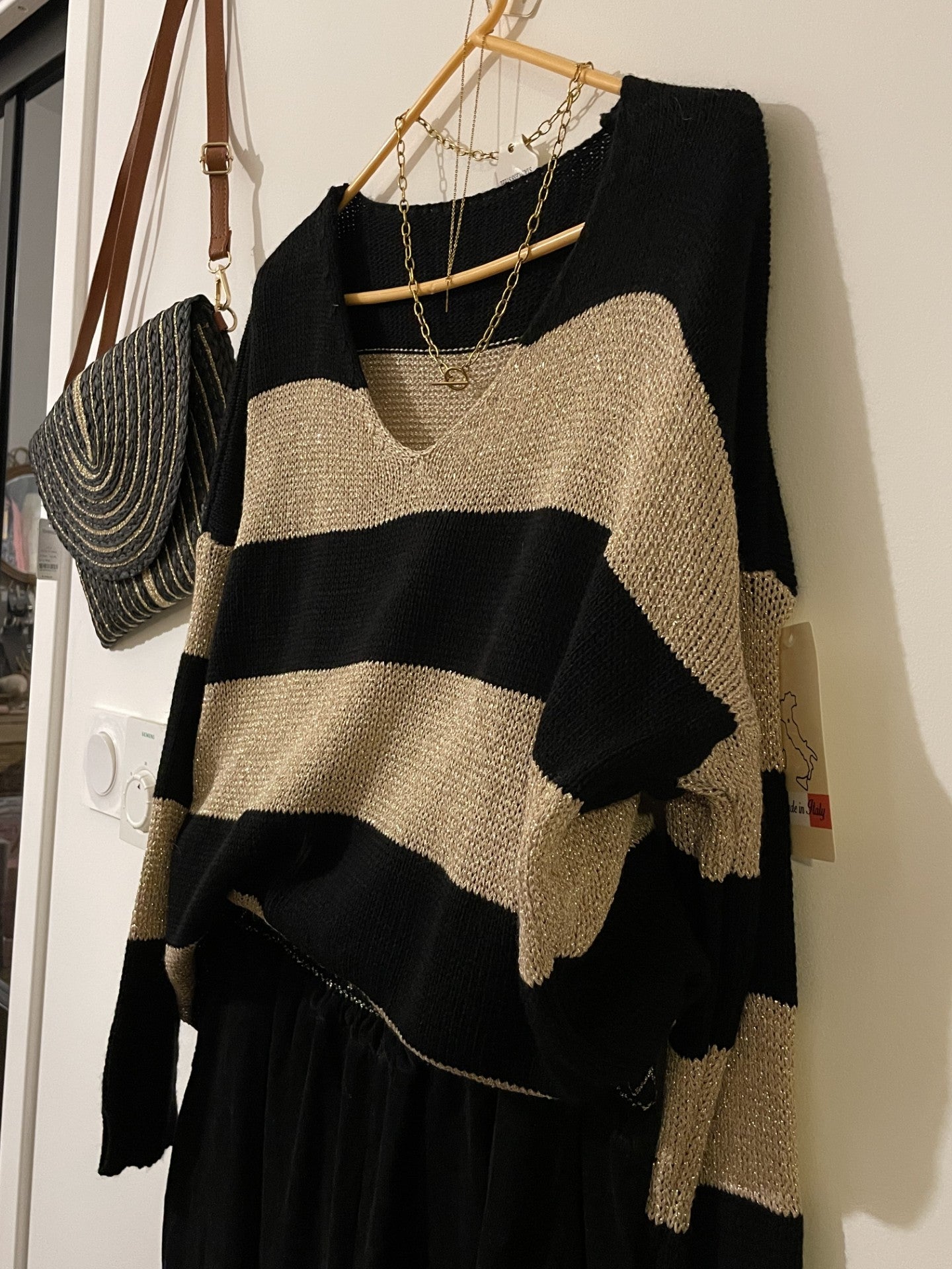 Pull à rayures dorées