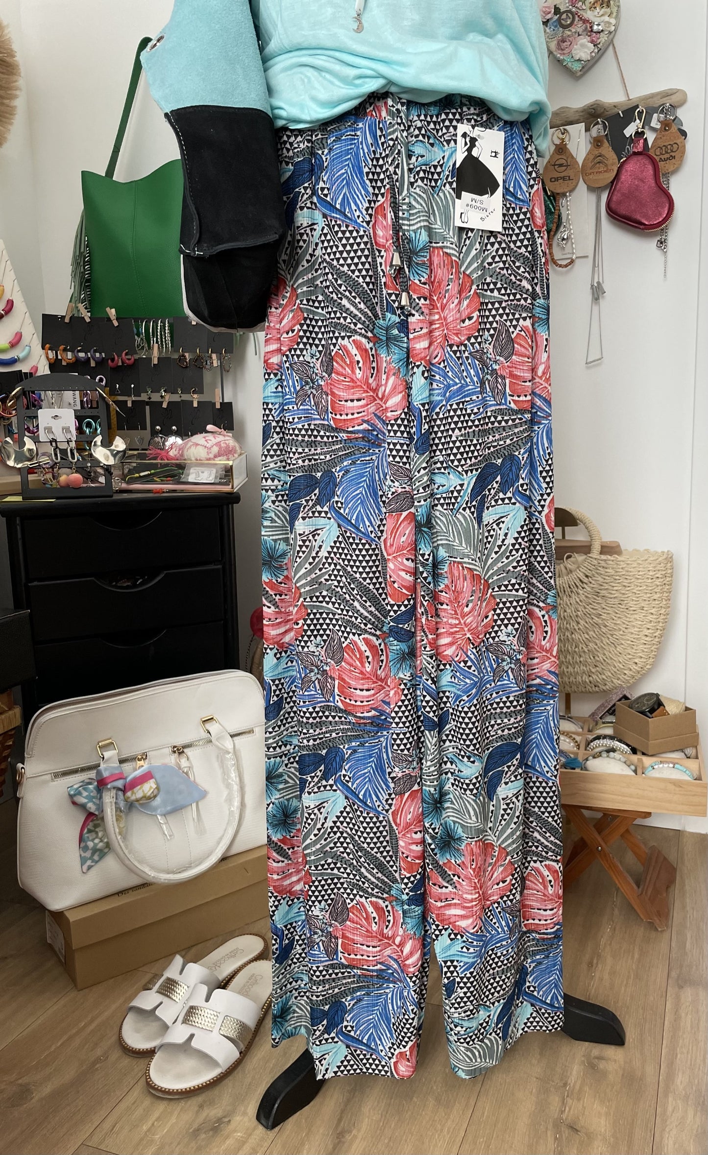 🌴 Pantalon Large à Imprimé Tropical – Élégant & Confortable
