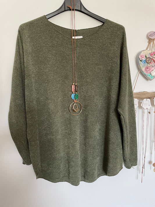 Pull Mona et son collier